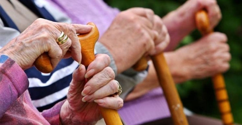 البعض يعيش ظروفا غير إنسانية..   مسنوّن.. معاناة صامتة في غياب حماية تشريعية !