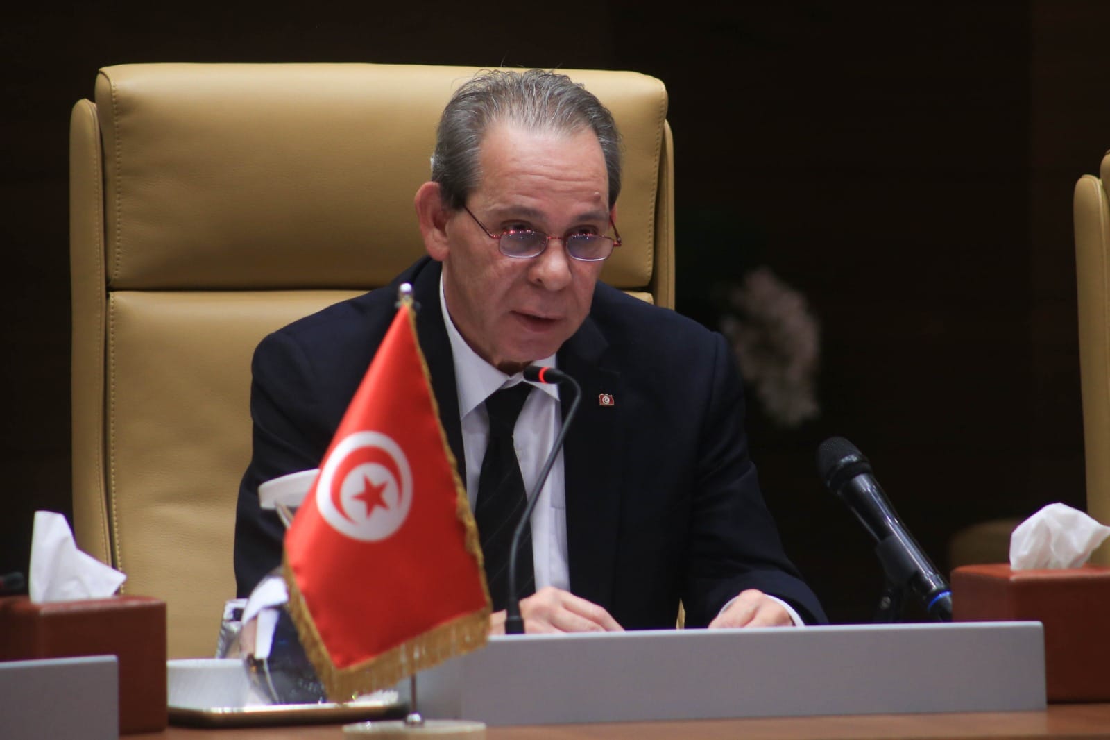  رئيس الحكومة ونظيره الجزائري يشرفان على افتتاح أشغال اللجنة الكبرى المشتركة التونسية الجزائرية