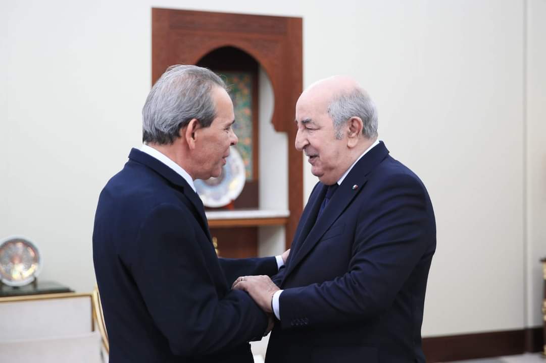 رئيس الحكومة يلتقي الرئيس الجزائري