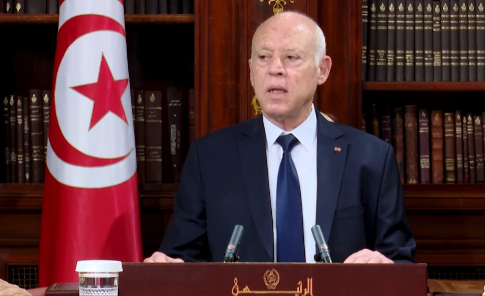 سعيد:’’ ليس لنا مستقبل الا بتعليم وطني عمومي...والنقل في تونس اصبح مخلا بالكرامة الإنسانية"