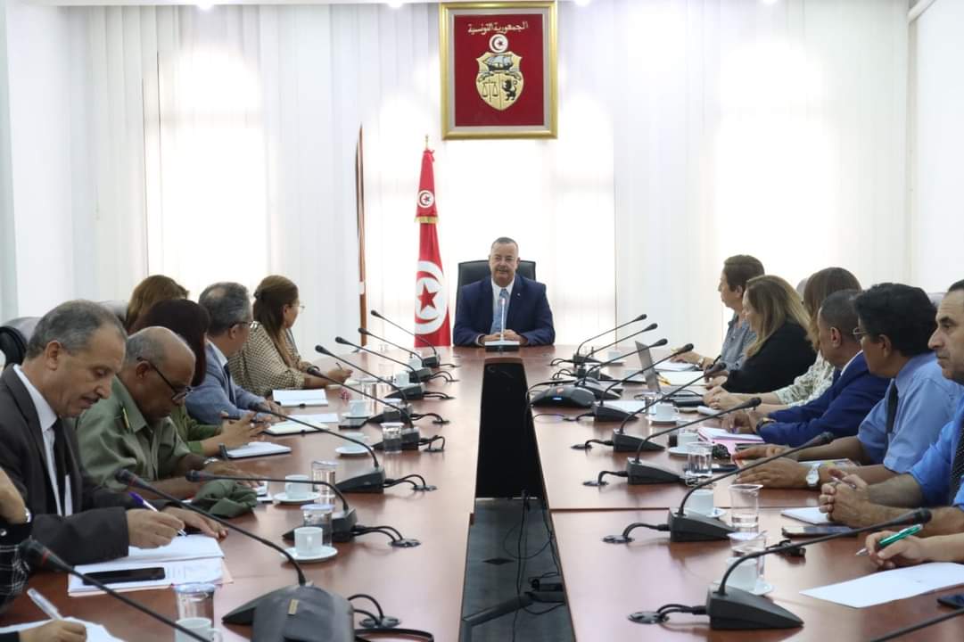 وزير الصحة يشرف على اجتماع لجنة قيادة نظام الانذار المبكر الخاص بفيروس حمى غرب النيل  