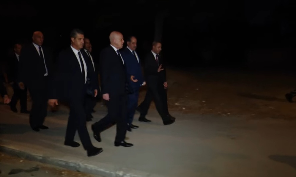 بالفيديو.. رئيس الجمهورية في شارع بورقيبة ثم يتنقل إلى جبل الجلود مشيا على الأقدام 