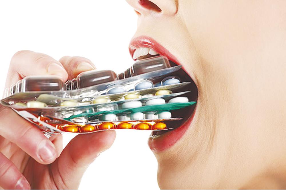 أطباء يُحذّرون من الاستعمال العشوائي للمضادات الحيوية والمكملات الغذائية 