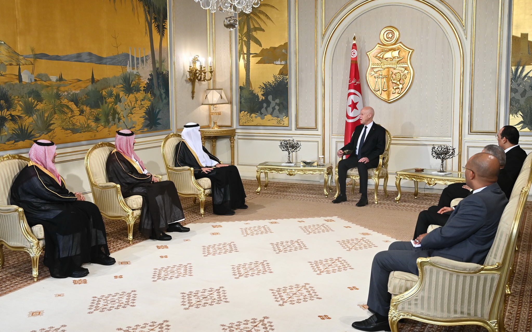 رئيس الجمهورية يستقبل وزير الحج والعمرة السعودي