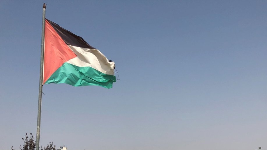 بدعوة من وزارة التربية: العلم الفلسطيني يرفرف بجميع المدارس