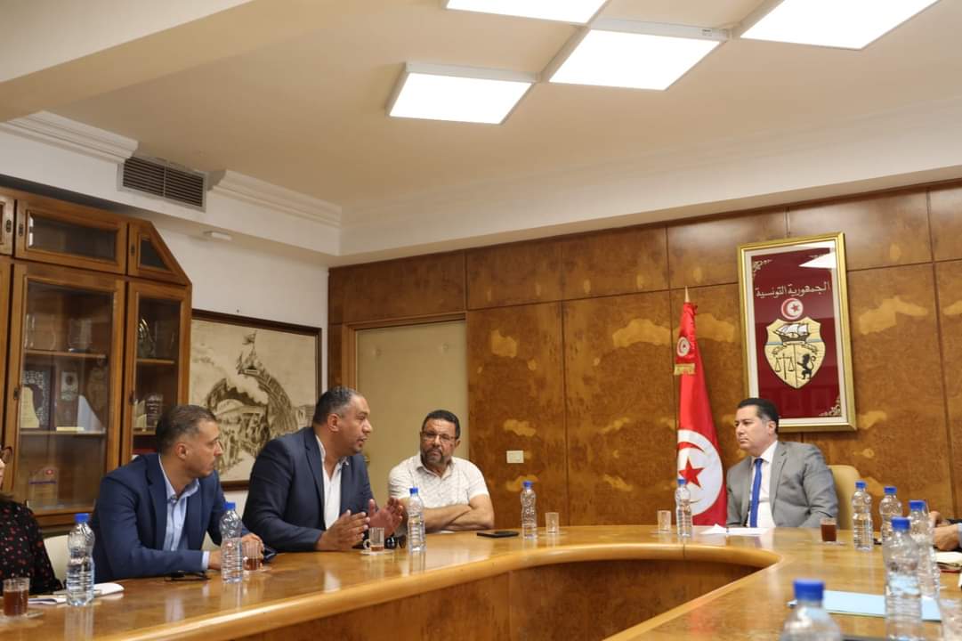  وزير النقل يؤكد على استمرارية التواصل البناء بين الوزارة وجامعة النقل 