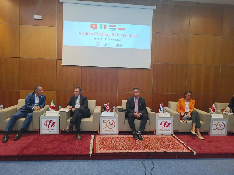 تحت إشراف مركز النهوض بالصادرات..   شراكات أوروبية جديدة في قطاع النسيج والملابس وإيرادات قياسية منتظرة نهاية العام
