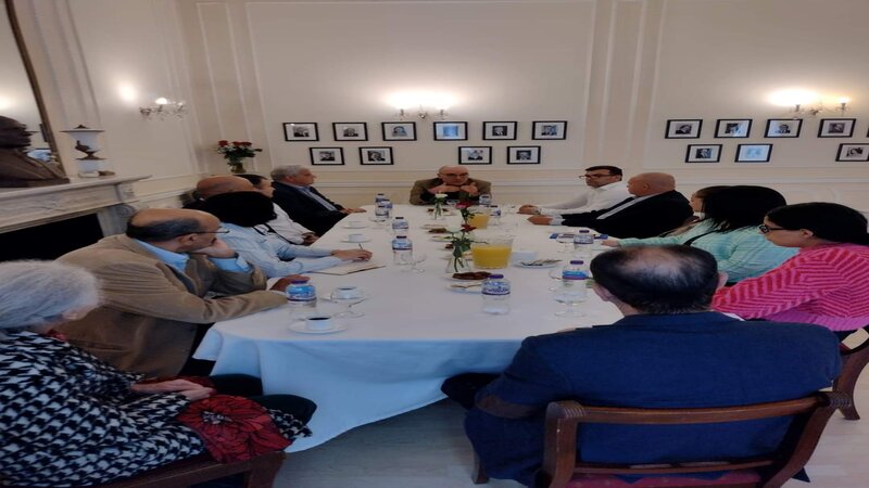  وزير الخارجية يجتمع بأعضاء سفارة تونس بلندن وبممثلي الهياكل التونسية بالمملكة المتحدة