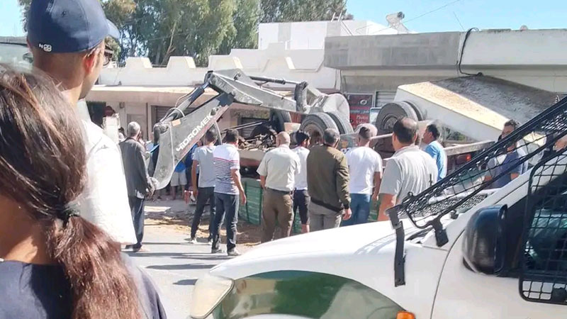 الحمامات.. وفاة شخصين وإصابة تلاميذ في حادث انقلاب شاحنة ثقيلة