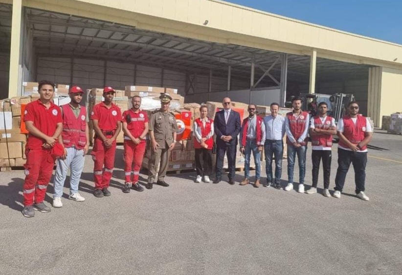 سفير تونس بمصر محمد بن يوسف: تم حفظ المساعدات التونسية بمطار العريش في انتظار ايصالها الى غزة ..