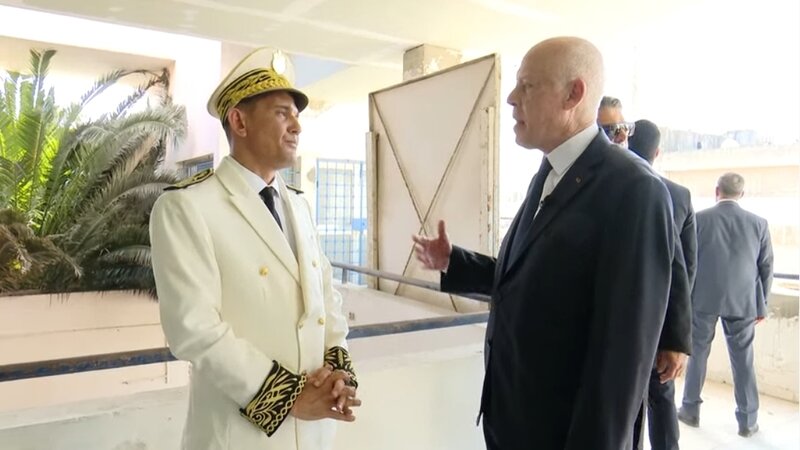 رئيس الدولة خلال زيارته للمستشفى الجهوي ببنزرت: "لا بد من الاحتفال بعيد جلاء يخصص لتطهير البلاد لطرد الفاسدين من المرافق العمومية"