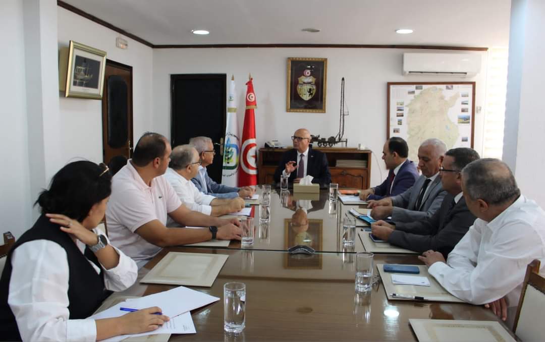  وزير الفلاحة يوصي باحترام السعر المرجعي لبيع التمور