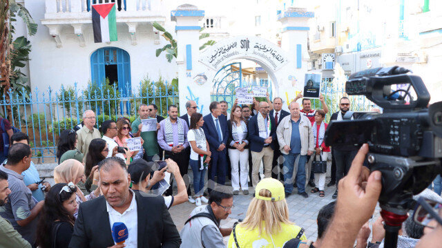 تنديدا باستهداف الكلمة والصورة ومحاولات طمس الحقيقة..   الصحفيون التونسيون في وقفة تضامنية مع 