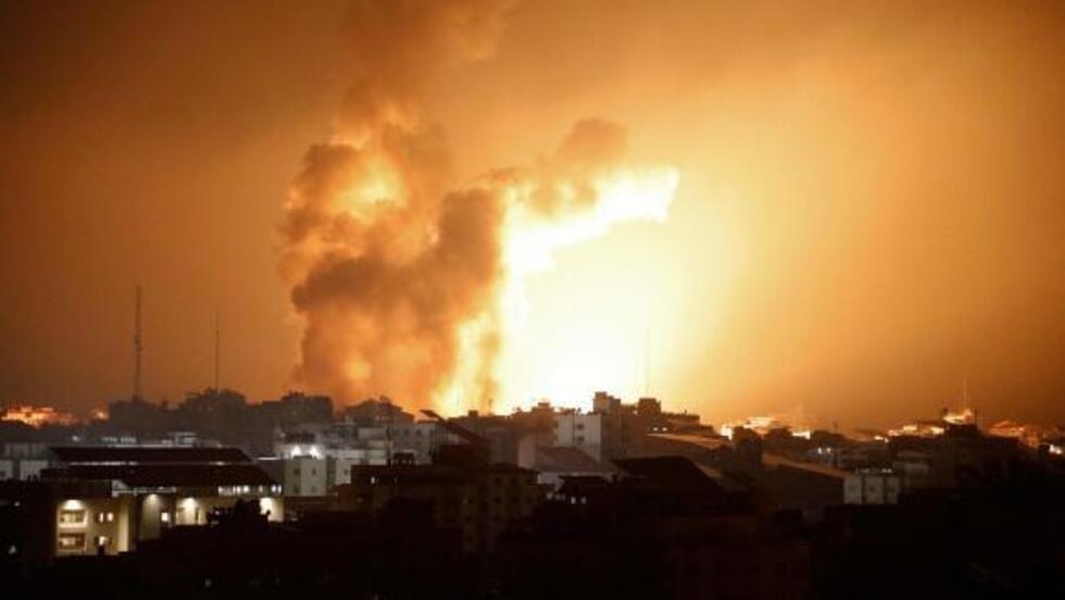  الجزيرة: الطائرات الإسرائيلية تدمر 3 منازل في مخيم الشاطئ وحي الزيتون ودير البلح بقطاع غزة