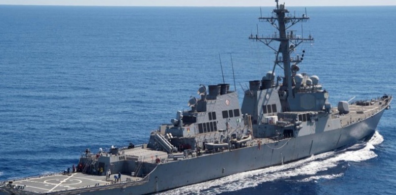 سفينة حربية أمريكية قرب اليمن تعترض عدة قذائف