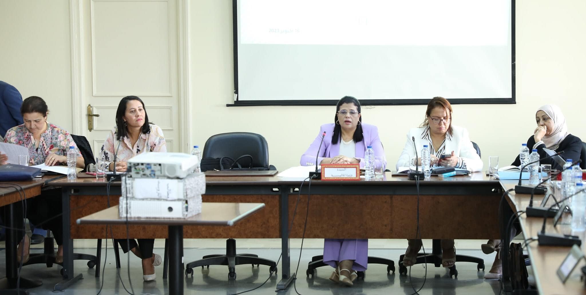 لجنة المالية والميزانية بالبرلمان تصادق على مشروع قانون المالية التعديلي لسنة 2023 معدّلا