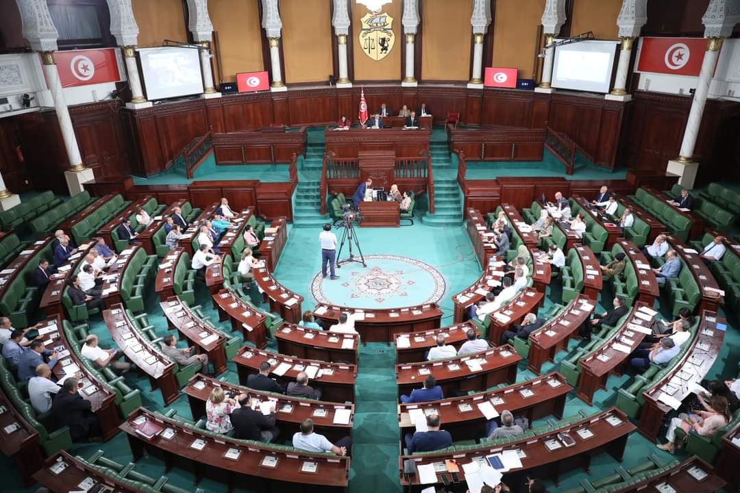    الاثنين: البرلمان يناقش اتفاقا ماليا بين تونس وبنوك محلية لتعبئة 213 مليون اورو و 13 مليون دولار