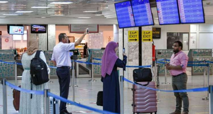   احتجاز مواطنين مغاربة في مطار تونس قرطاج.. الخارجية تنفي