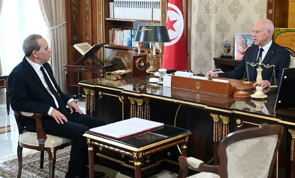 رئيس الجمهورية: يجب إنقاذ المؤسسات والمنشآت العمومية من شبح الإفلاس بعد تطهيرها من هؤلاء