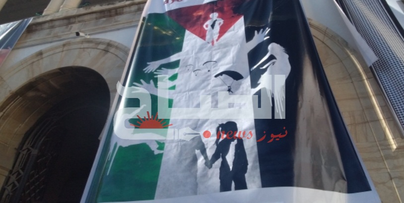 في يوم غضبهم/ المحامون يعبرون عن موقفهم من القضية الفل.سطي.نية من خلال صور  توشح قصر العدالة 