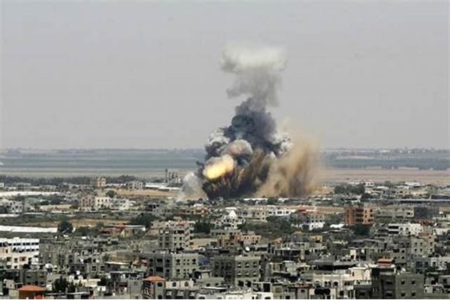 فصائل المقاومة تقصف "تل أبيب" بعد انقطاع الاتصالات عن غزة
