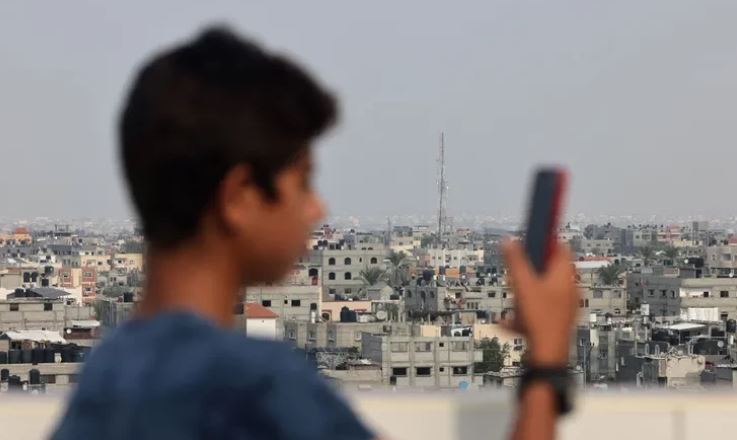 عودة الاتصالات بشكل جُزئي لقطاع غزة