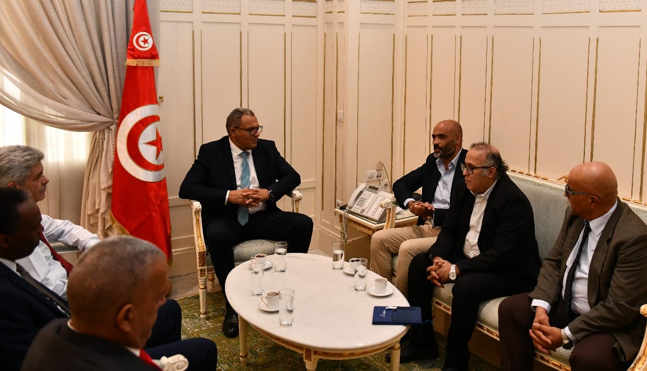 نقيب الصحفيين يلتقي وزير التربية