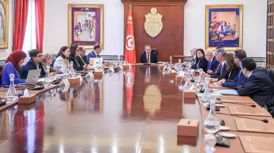 رئيس الحكومة يدعو إلى معالجة وضعية البنوك ذات المساهمات العمومية المشتركة