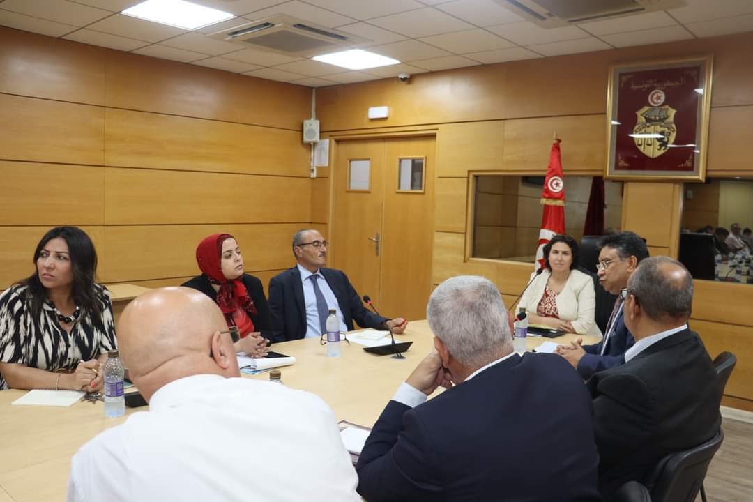 رئيسة ديوان وزيرة التجارة تشرف على الاجتماع الأول لفريق تونس للتصدير