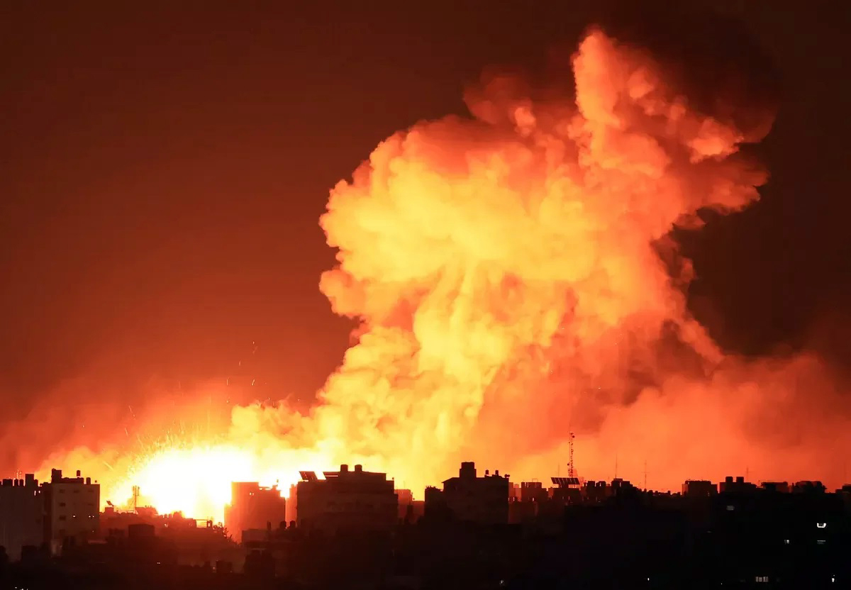  الاحتلا.ل الاسرا.ئيلي يق.صف منزل إ.سماعيل هن.ية