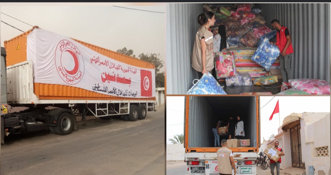 على متنها مساعدات للشعب الفلسط.يني..إنطلاق شاحنة كبيرة الحجم من مقر الهلال الاحمر بمدنين بإتجاه العاصمة على متنها مساعدات للشعب الفلسط.يني..إنطلاق شاحنة كبيرة الحجم من مقر الهلال الاحمر بمدنين بإتجاه العاصمة