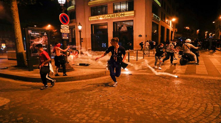 قبل مواجهة الليلة: طعن أحد مشجعي باريس سان جيرمان خلال اشتباكات ليلية في ميلانو