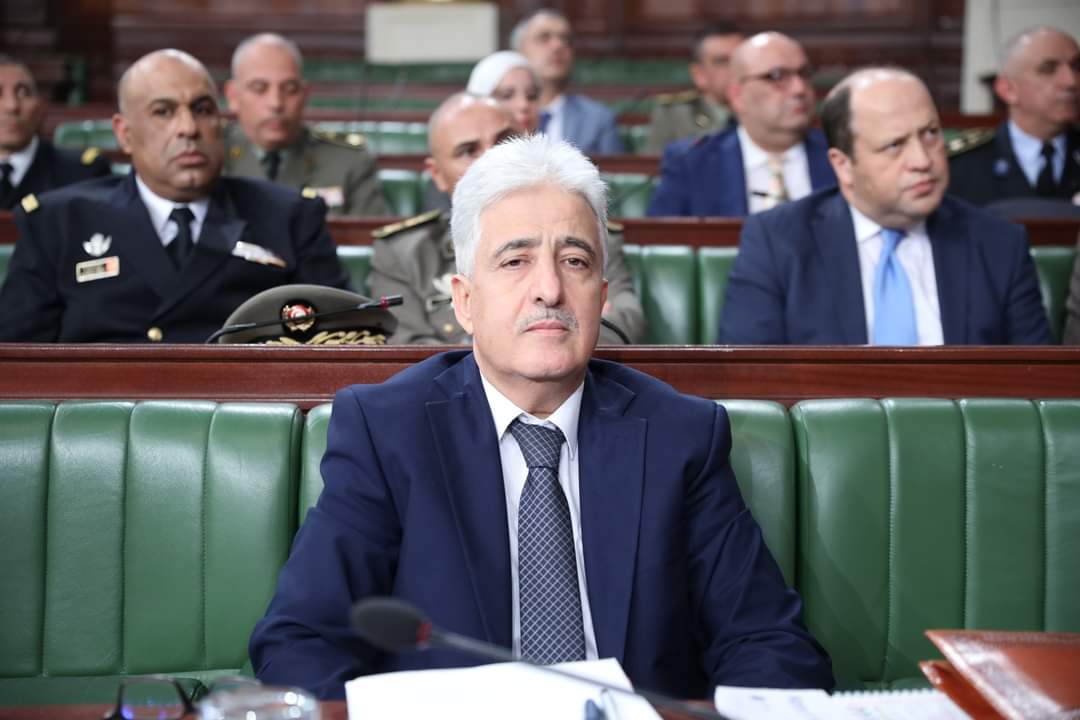 ما حقيقة تواجد قواعد عسكرية اجنبية بتونس؟؟.. وزير الدفاع يردّ: "هذا الكلام خيالي"