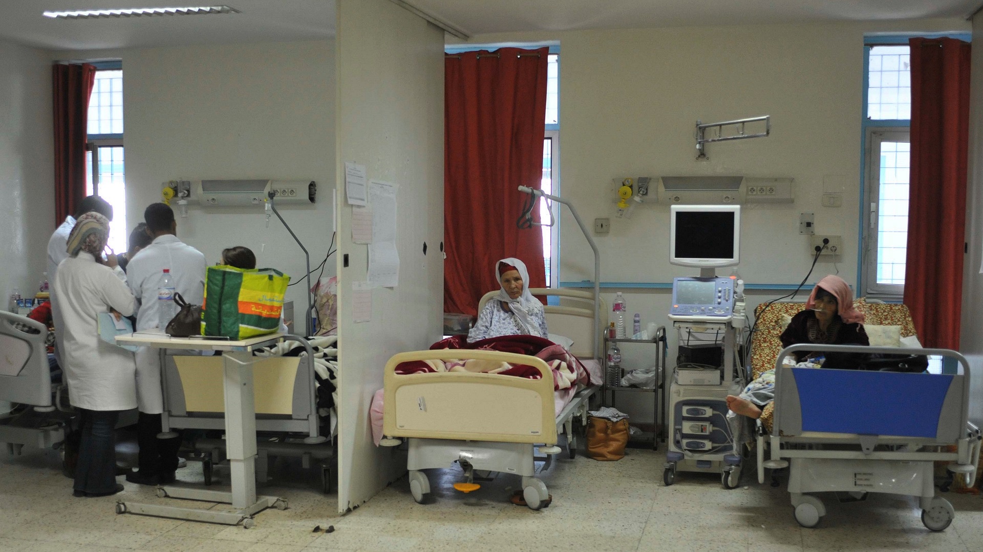 في  ظل غياب الأدوية ضعف التجهيزات ونقص الأطباء.. مستشفياتنا تنهار!