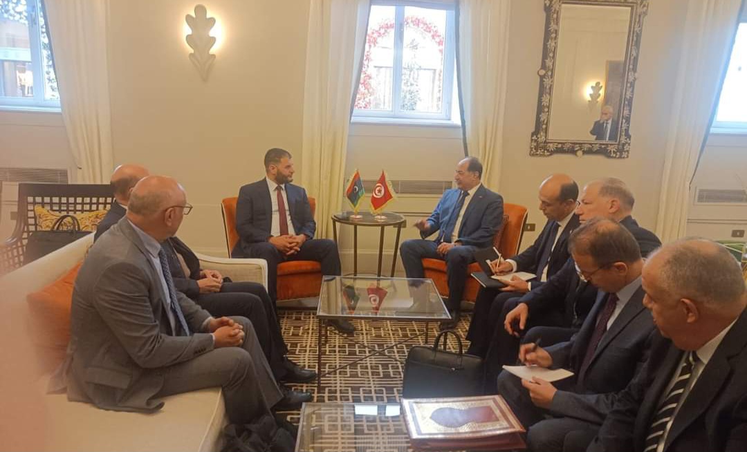 وزير الداخلية يلتقي بنظيريه الايطالي والليبي بالعاصمة الايطالية