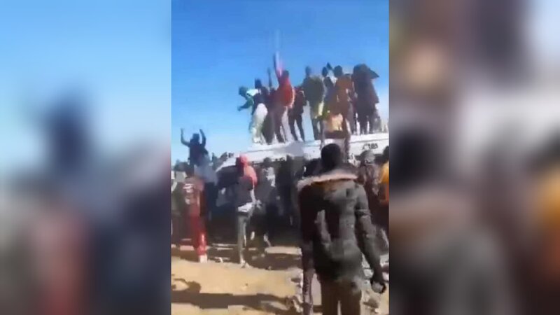 وكيل الجمهورية بابتدائية صفاقس1 لـ"الصباح نيوز": مجموعة من أفارقة جنوب الصحراء إعتدوا على أعوان حرس وأضرموا النار بسيارتهم 