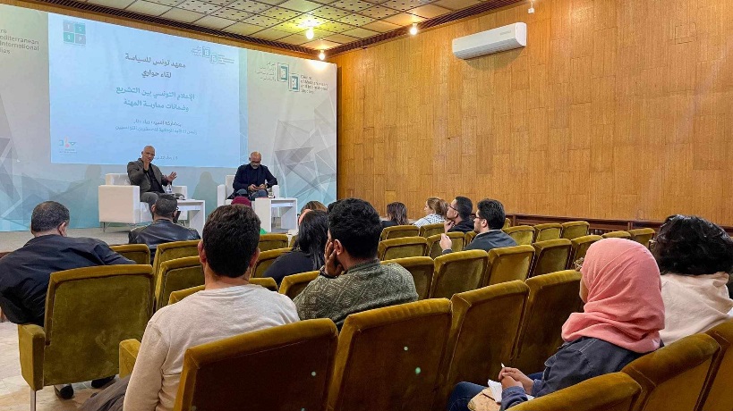  نقيب الصحفيين زياد الدبّار في لقاء حواري بمعهد تونس للسياسة :تحسين وضعيات الصحفيين والتشريعات ضمن أولوياتنا..