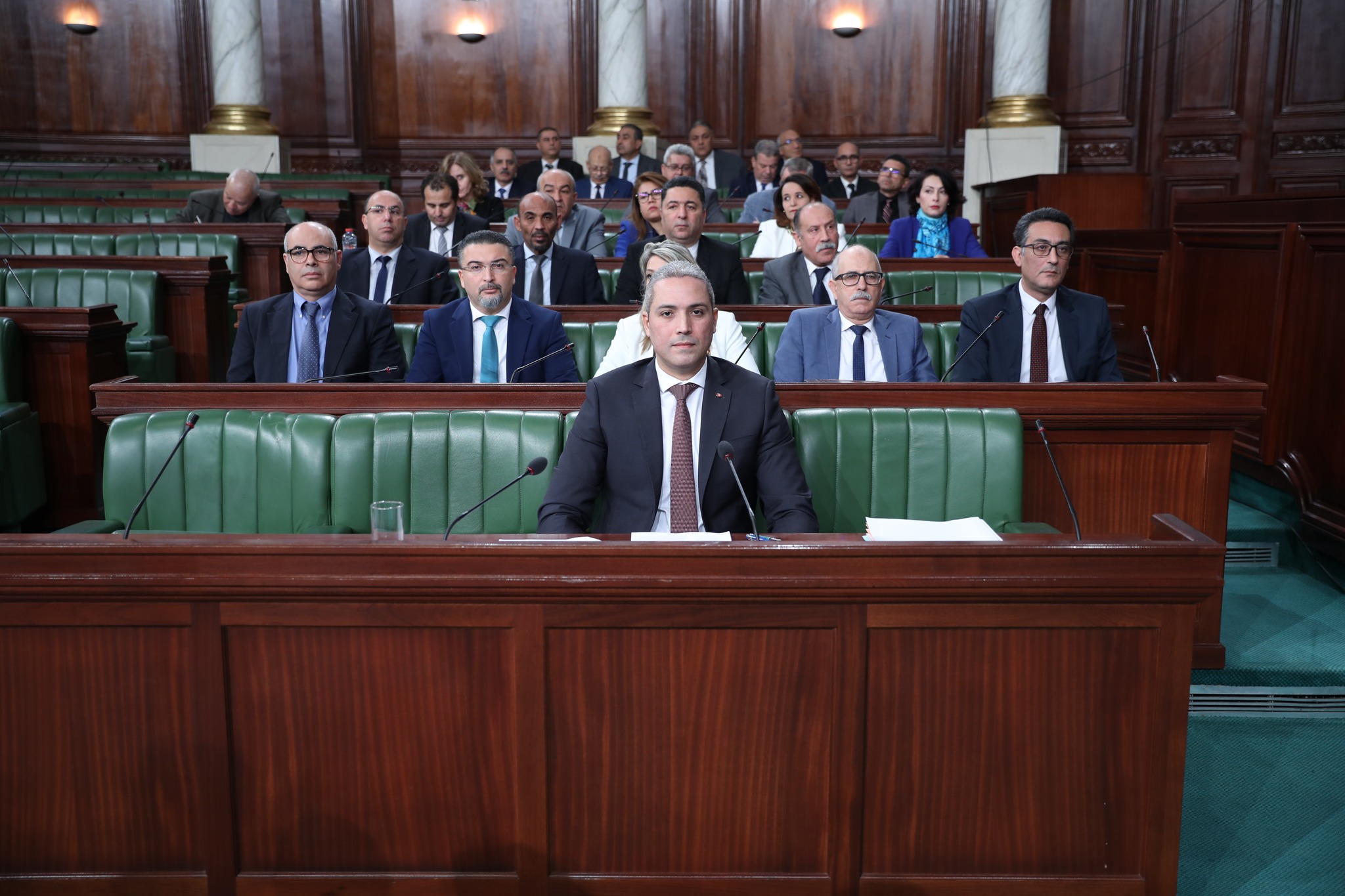 نادوا بتغيير الاستراتيجية الاتصالية..نواب الشعب يدعون وزير السياحة الى ايجاد حل عاجل للوحدات الفندقية المغلقة