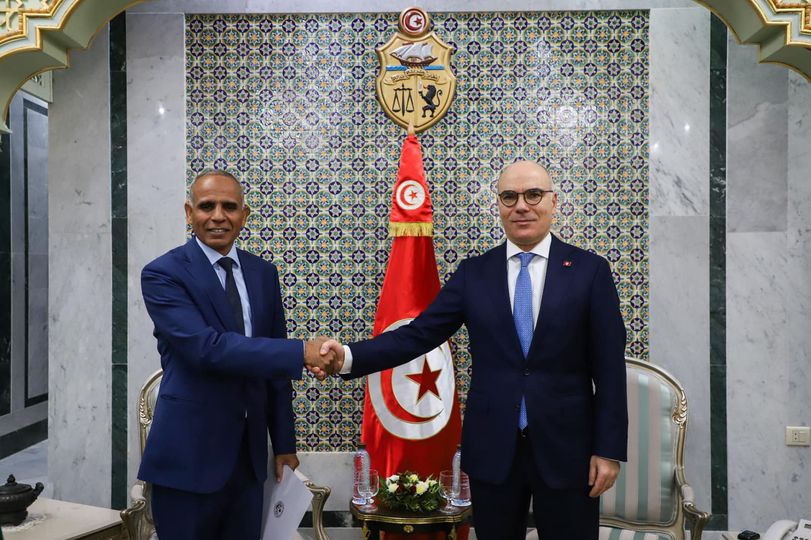 وزير الخارجية يسلم سفير موريتانيا الجديد بتونس نسخة من أوراق اعتماده