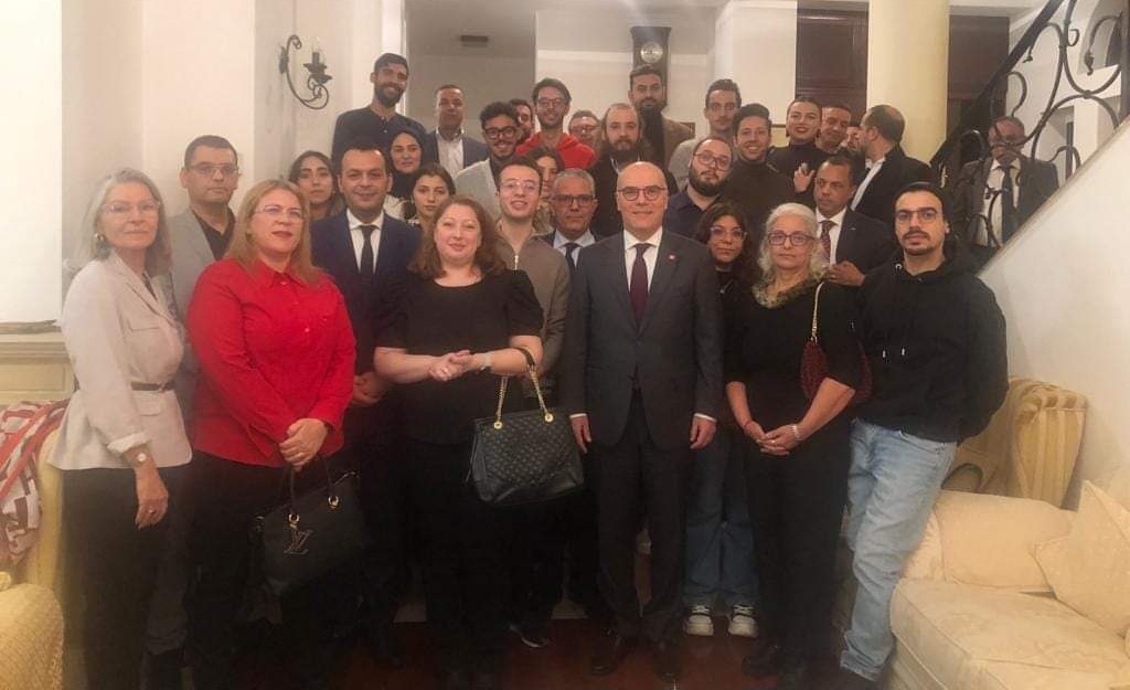 وزير الخارجية في بوخارست: أبناء تونس المقيمين بالخارج يجب أن يلعبوا دورا إيجابيا في دعم الجهود الوطنية 