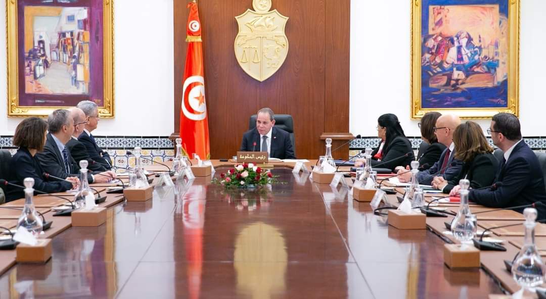 رئيس الحكومة يشرف على جلسة عمل  مع  البنك الدولي