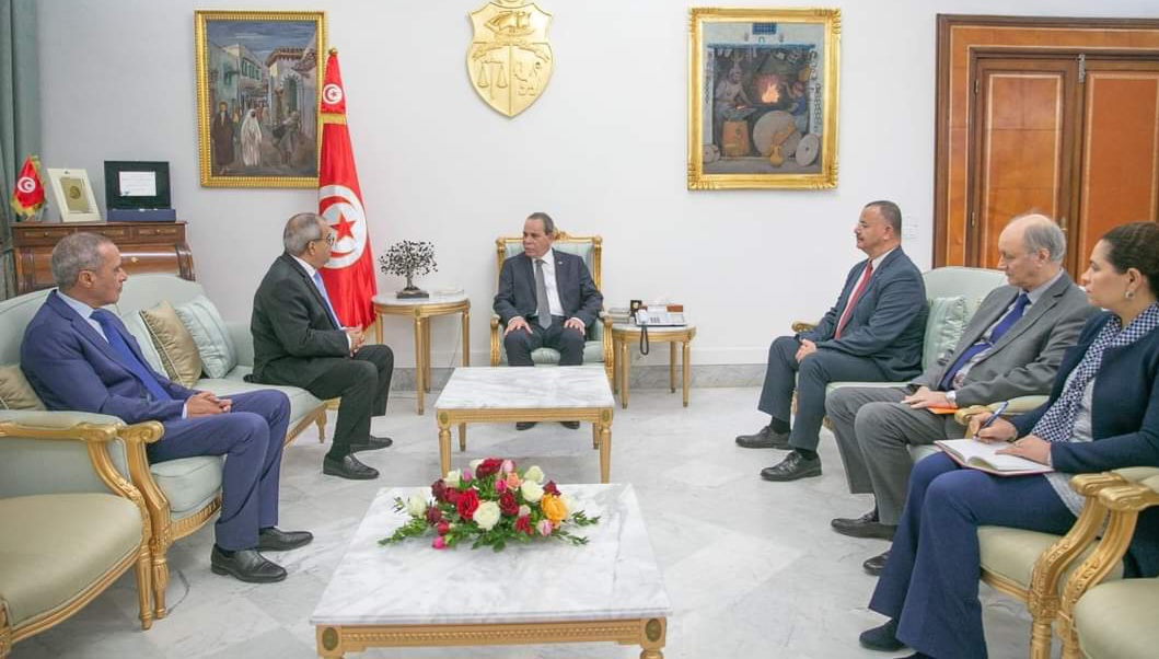 التهاون في المجال الصحي وصناعة الأدوية محور لقاء رئيس الحكومة بوزير الصناعة والانتاج الصيدلاني الجزائري
