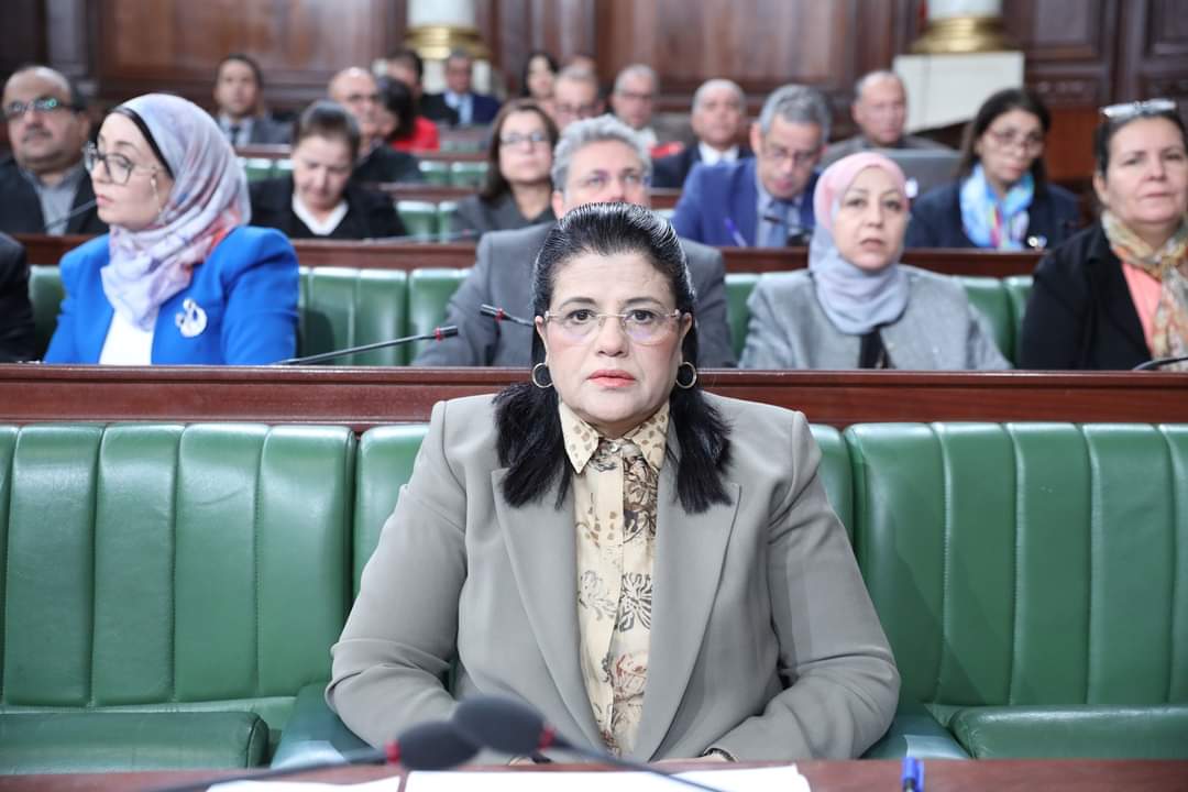 اقتراح 61 فصلا إضافيا في قانون المالية  ..سن عفو جبائي وضبط تعريفة للخدمات البنكية
