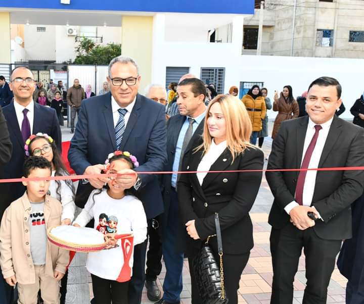 صور/ وزير التربية يدشن المدرسة الابتدائية فرحات حشاد بالكرم