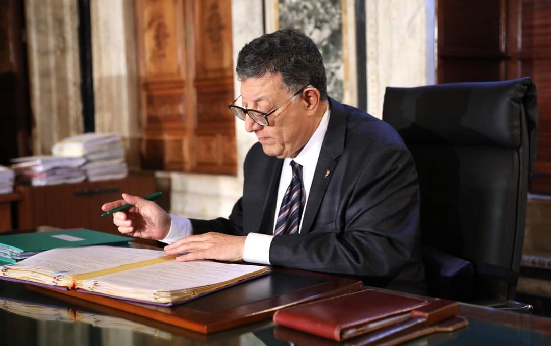   قبل احالته لرئيس الجمهورية.. رئيس البرلمان يوقّع الصيغة النهائية لمشروع قانون المالية 2024