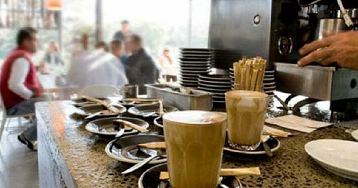 تعرف نقصا حادا في التوزيع..   المقاهي تتزود بالحليب من السوق السوداء..!