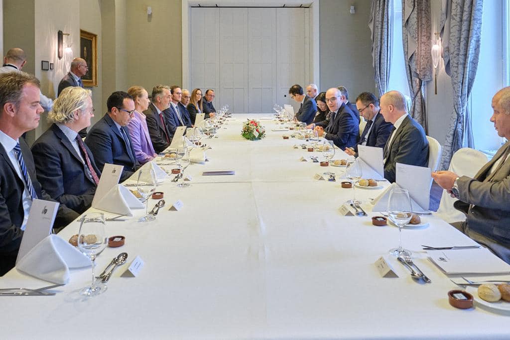 وزير الخارجية يدعو الفاعلين الإقتصاديين السويسريين إلى استغلال فرص الإستثمار بتونس