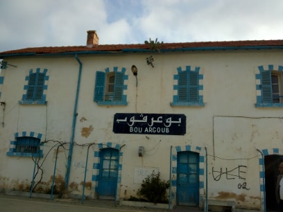 صور/محطة القطار ببوعرقوب .. مشهد معماري متآكل و أطنان من الحديد المهمل 