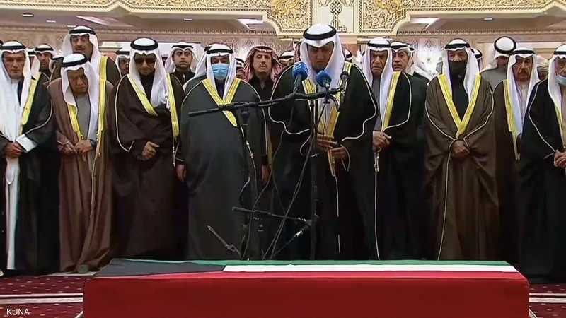 جثمان أمير الكويت الراحل يوارى الثرى في مقبرة الصليبيخات