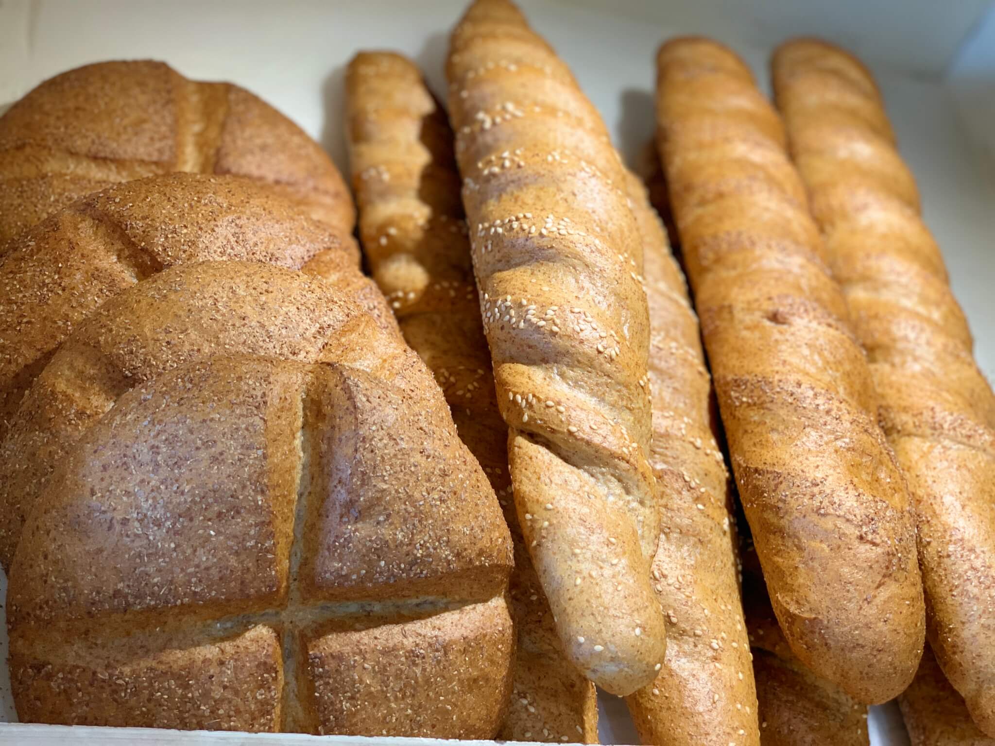 يباع بسعر "الباقات" (190 مليما)..   خبز "نخالة" للقطع مع استعمال الفارينة المدعمة لصنع المرطبات